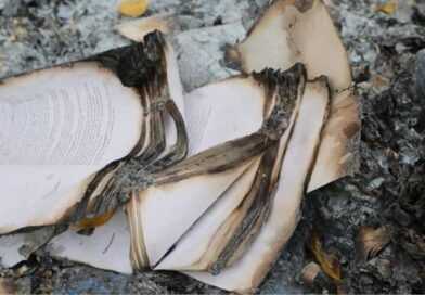 PEYGAMBER HANGİ YAZILARIN HEPSİNİ YAKTI /// The Prophet Burned Which All Articles